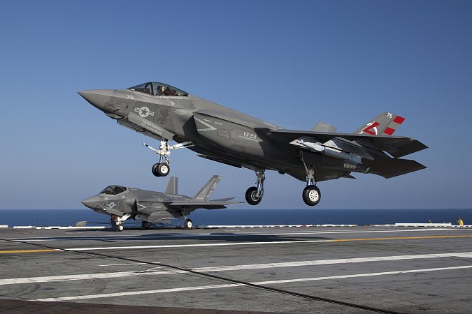 Истребитель пятого поколения F-35C (палубный), ВМС США